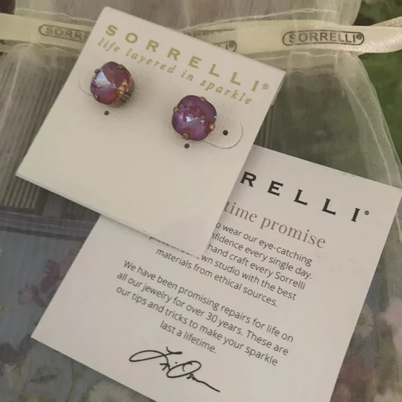 SORRELLI Halcyon Stud Earrings in Antique Gold Color: Duchess - Picture 9 of 11